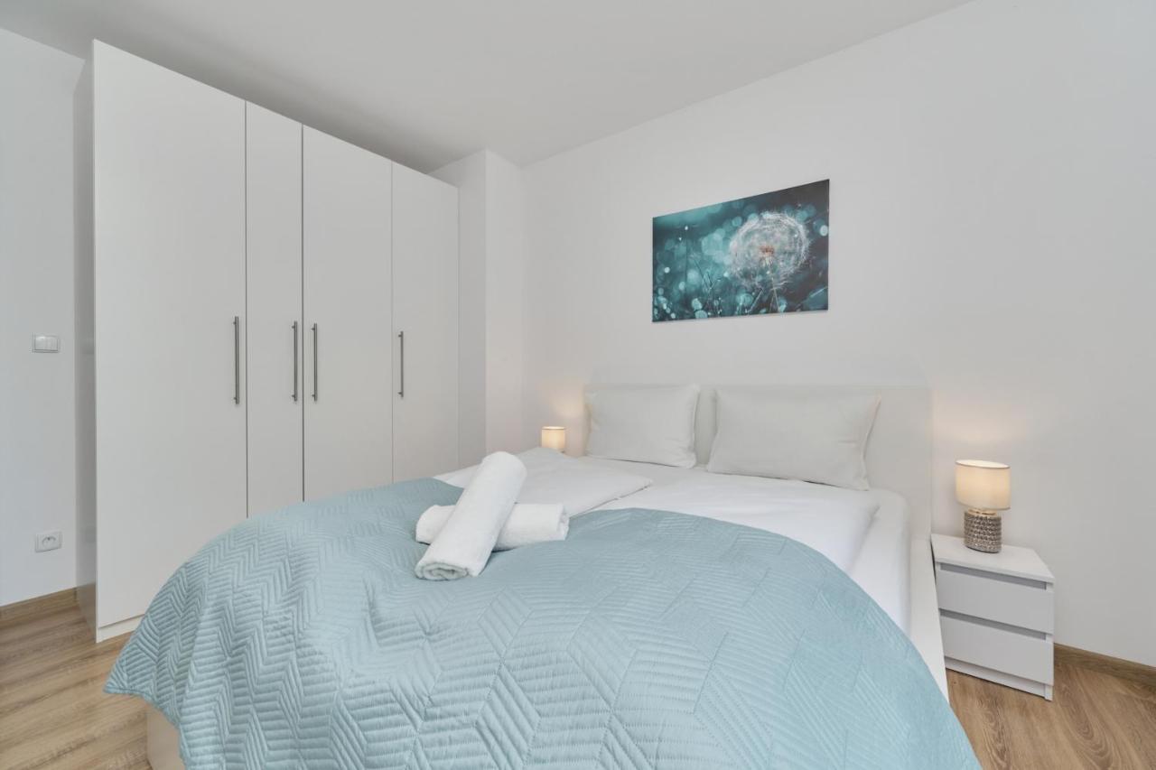Spacious Apartment With Balcony Near The Slavic Hill Wroclaw By Renters Prestige 外观 照片