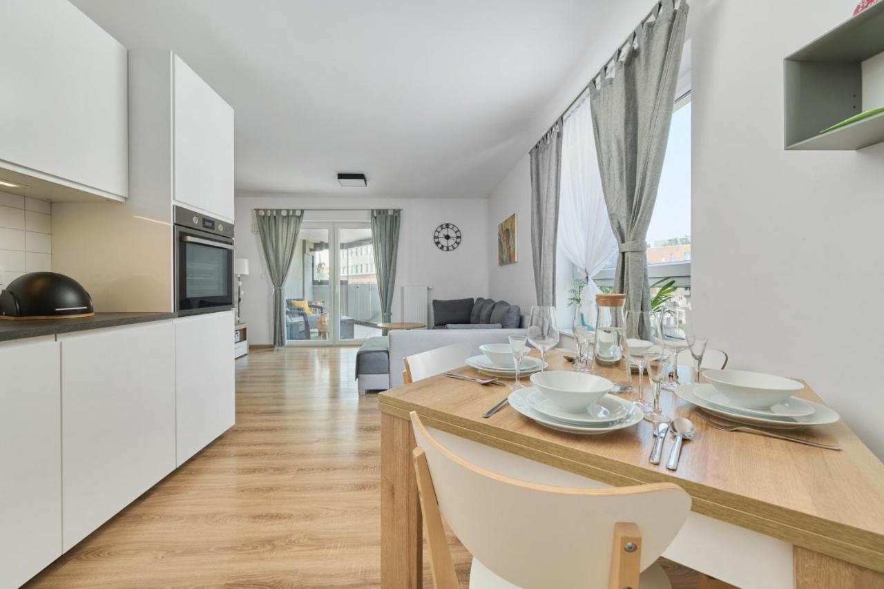 Spacious Apartment With Balcony Near The Slavic Hill Wroclaw By Renters Prestige 外观 照片