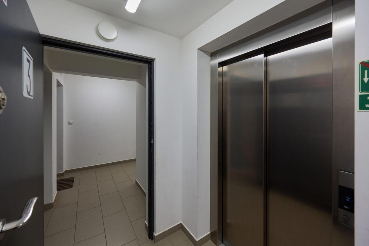 Spacious Apartment With Balcony Near The Slavic Hill Wroclaw By Renters Prestige 外观 照片