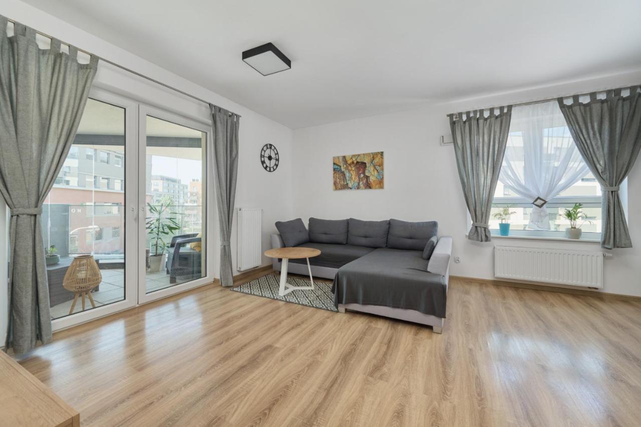 Spacious Apartment With Balcony Near The Slavic Hill Wroclaw By Renters Prestige 外观 照片